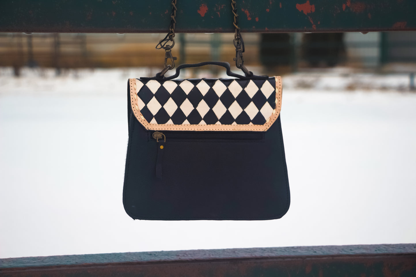 Eight Second Crossbody