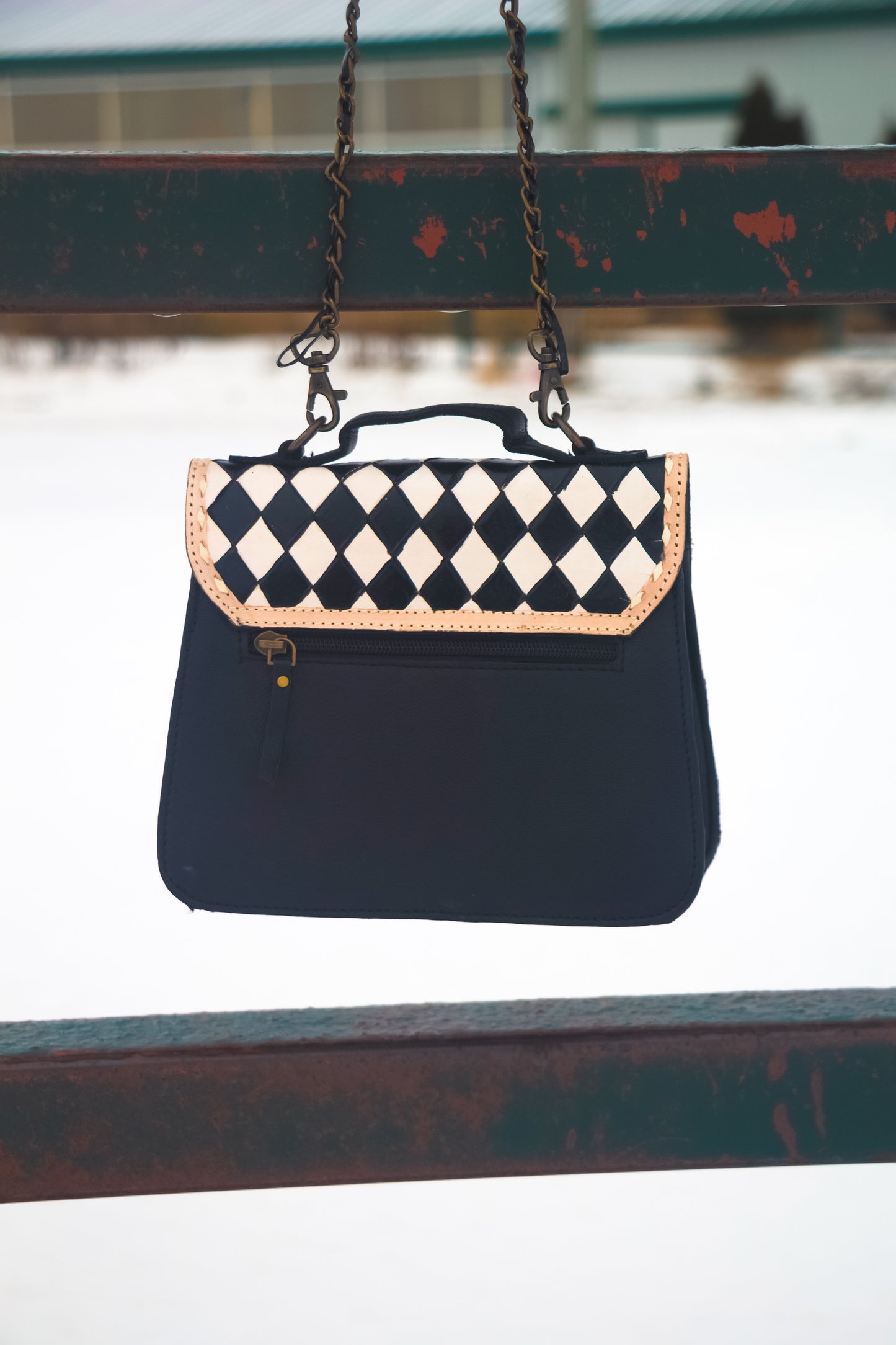 Eight Second Crossbody